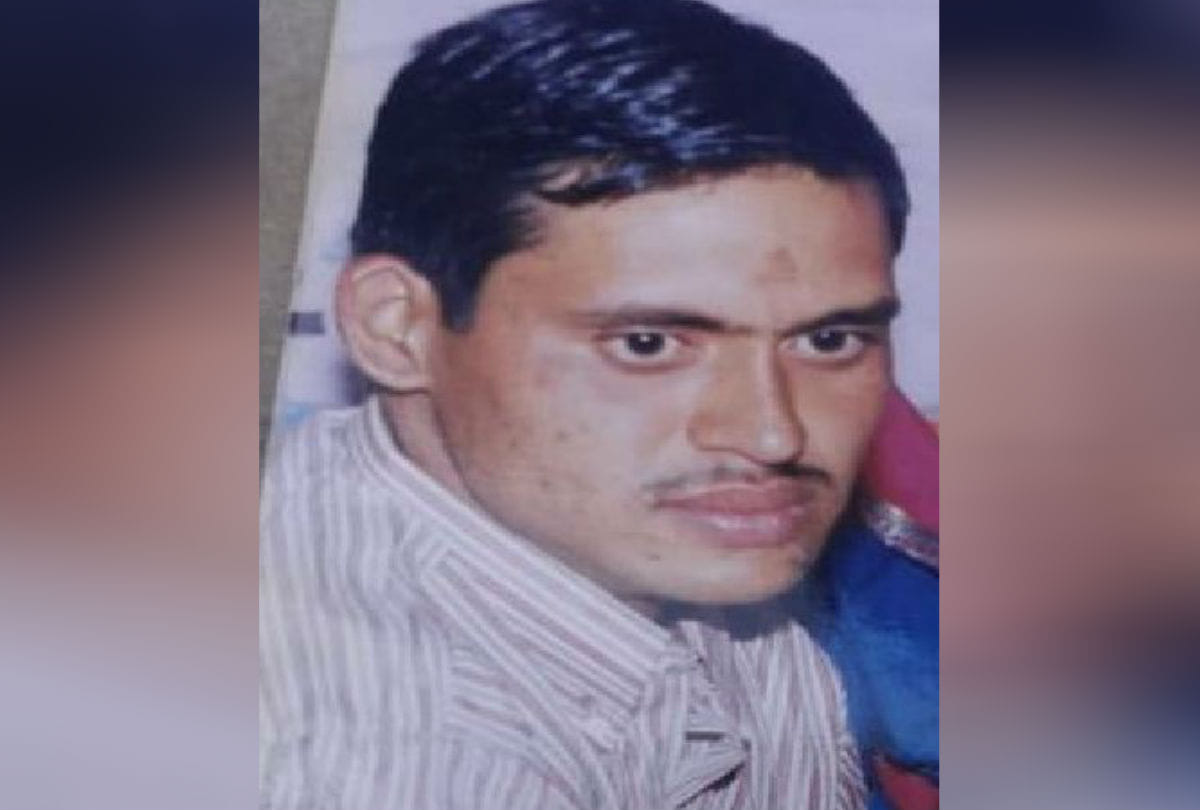 Peepal Tree Fall on Businessman Died People Protests