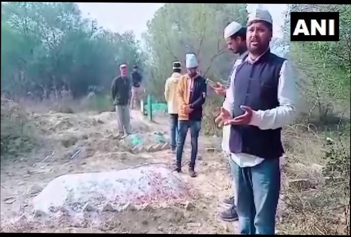 Congress leaders graveyard prayed to ancestors buried there provide proof of citizenship Prayagraj