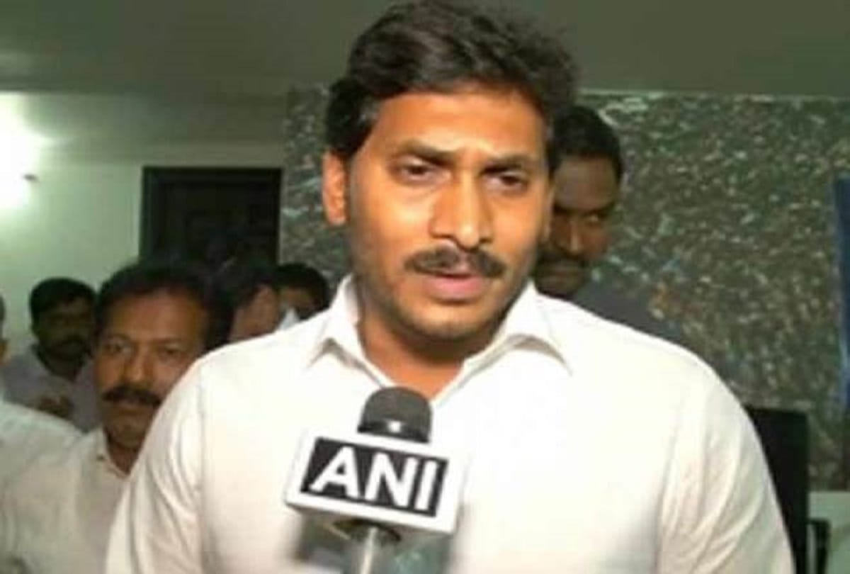 Andhra pradesh high court directs jaganmohan government to maintain status in three capital case