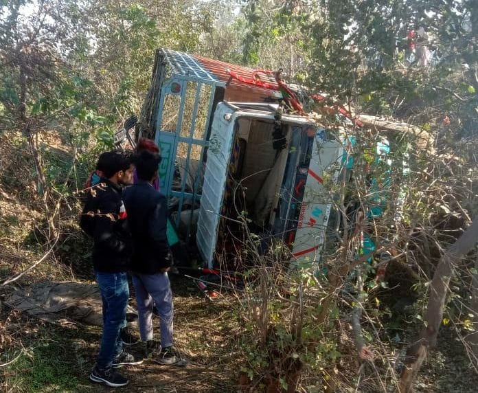 11 injured in road accident in sambhal