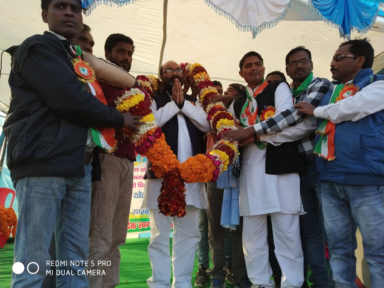 Officials welcoming Congress Committee state president Ajay Kumar Lallu