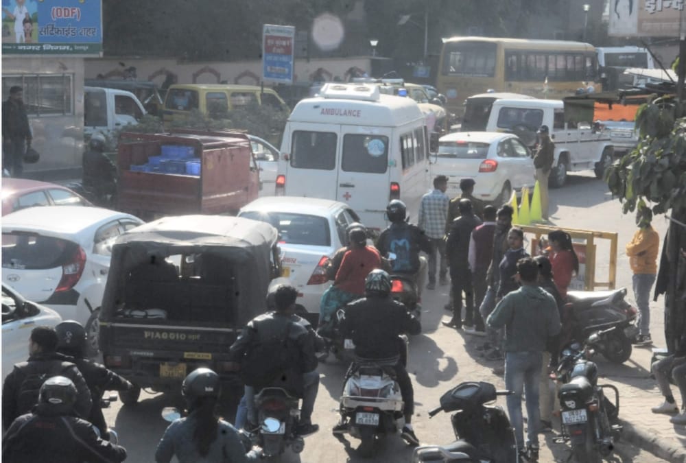Dehradun: Temporary occupants of left turns trap traffic at intersections