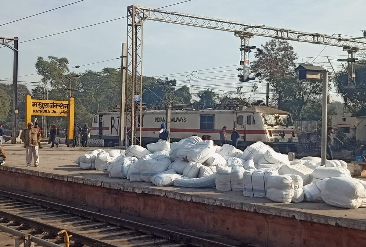 Garib Rath Express engine's wheels jammed at Mathura junction