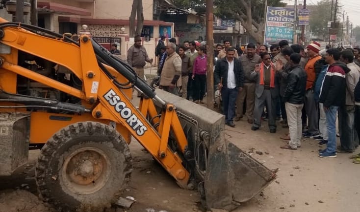 Municipal Corporation first campaign under the leadership of rt. Col. CP Singh, encroachment removed