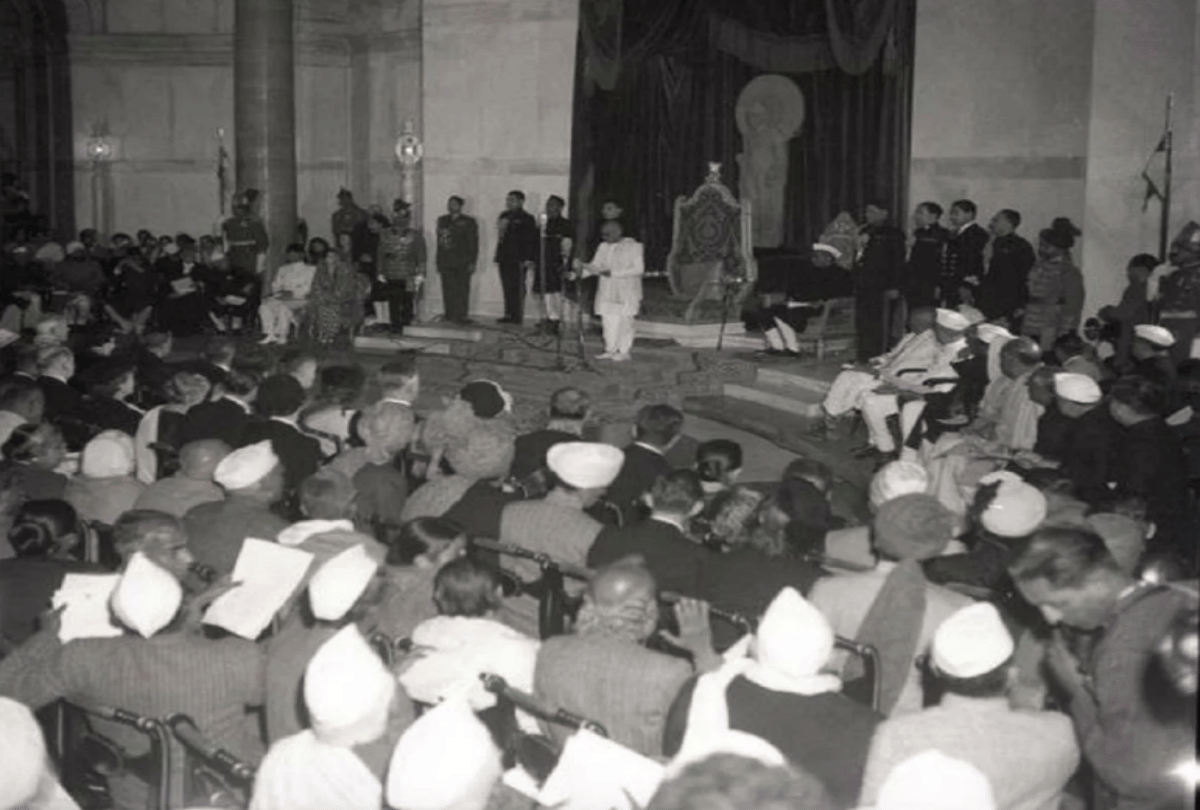 Republic Day 2022 Know Original Copy of the Constitution Is Kept in Which Gas Chamber