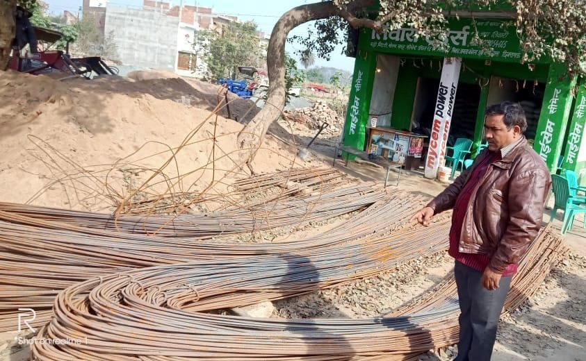 bilding maiteriyal kee dukaan se 100 kvintal sariya choree