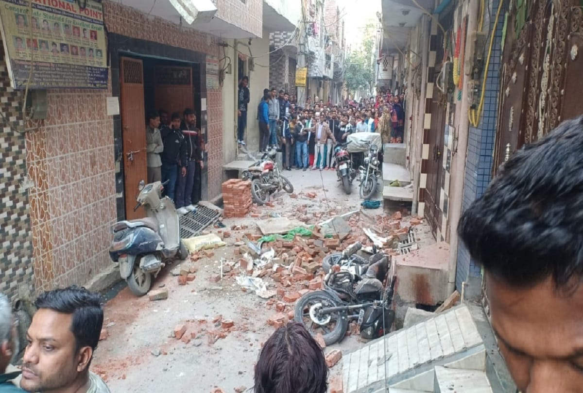 fire tender vehicle could not reach due to narrow street in bhajanpura