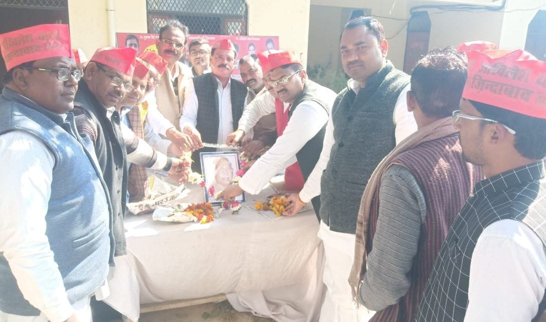 Karpoori Thakur was the pioneer of society