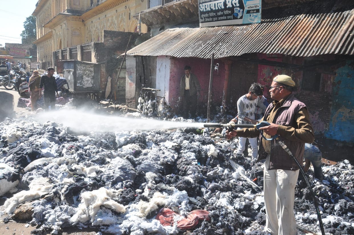 fire tragedy in cotton shop near rani mahal
