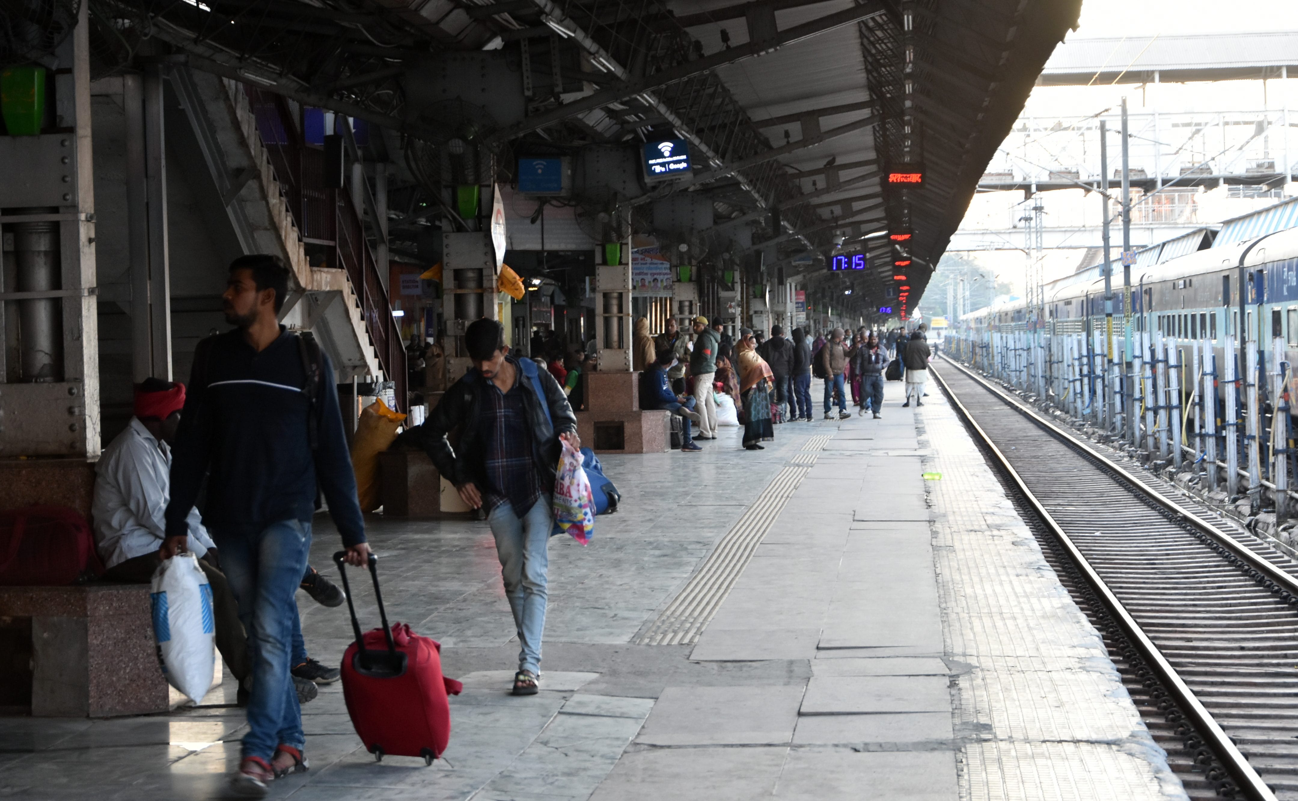 Prayagraj: Claim of one crore bath, train tickets sold for only 67 thousand
