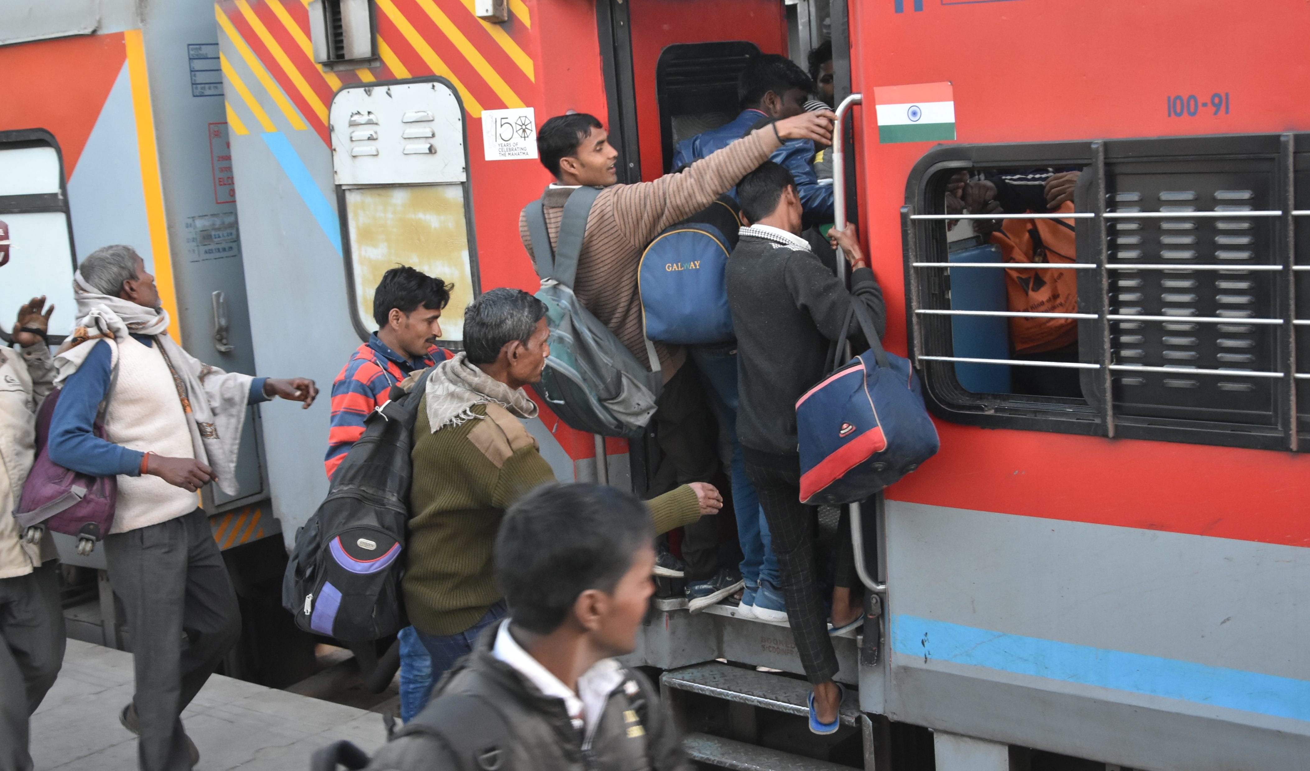 Prayagraj: Claim of one crore bath, train tickets sold for only 67 thousand
