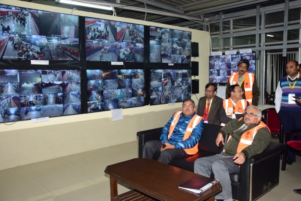 Mauni Amavasya's flood, trains and buses remain full