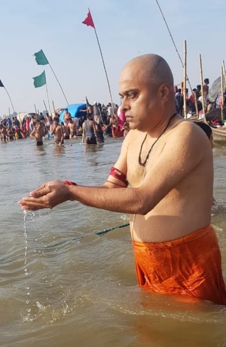 Mahamandaleshwar-Peetadhishwars took a dip including Shankaracharya