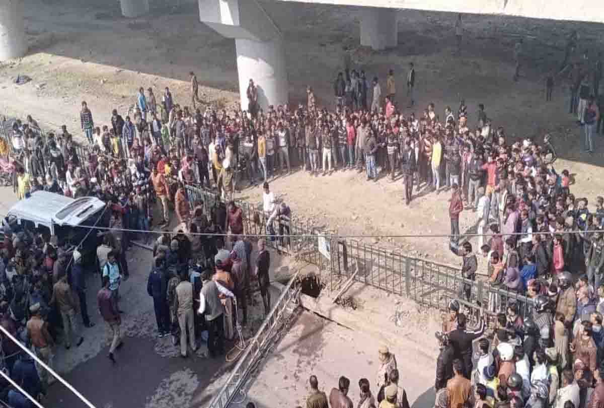 A part of the highway suddenly collapsed, the teen died after falling into a pit