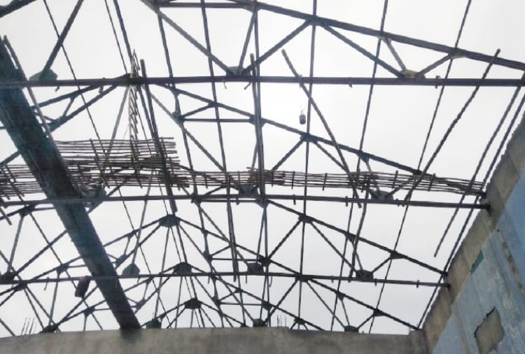 Labourer died due to falling while painting, Three injured