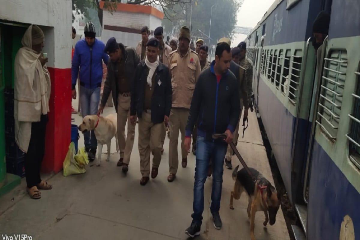 Miscreants have looted in train from many passengers at Shamli city