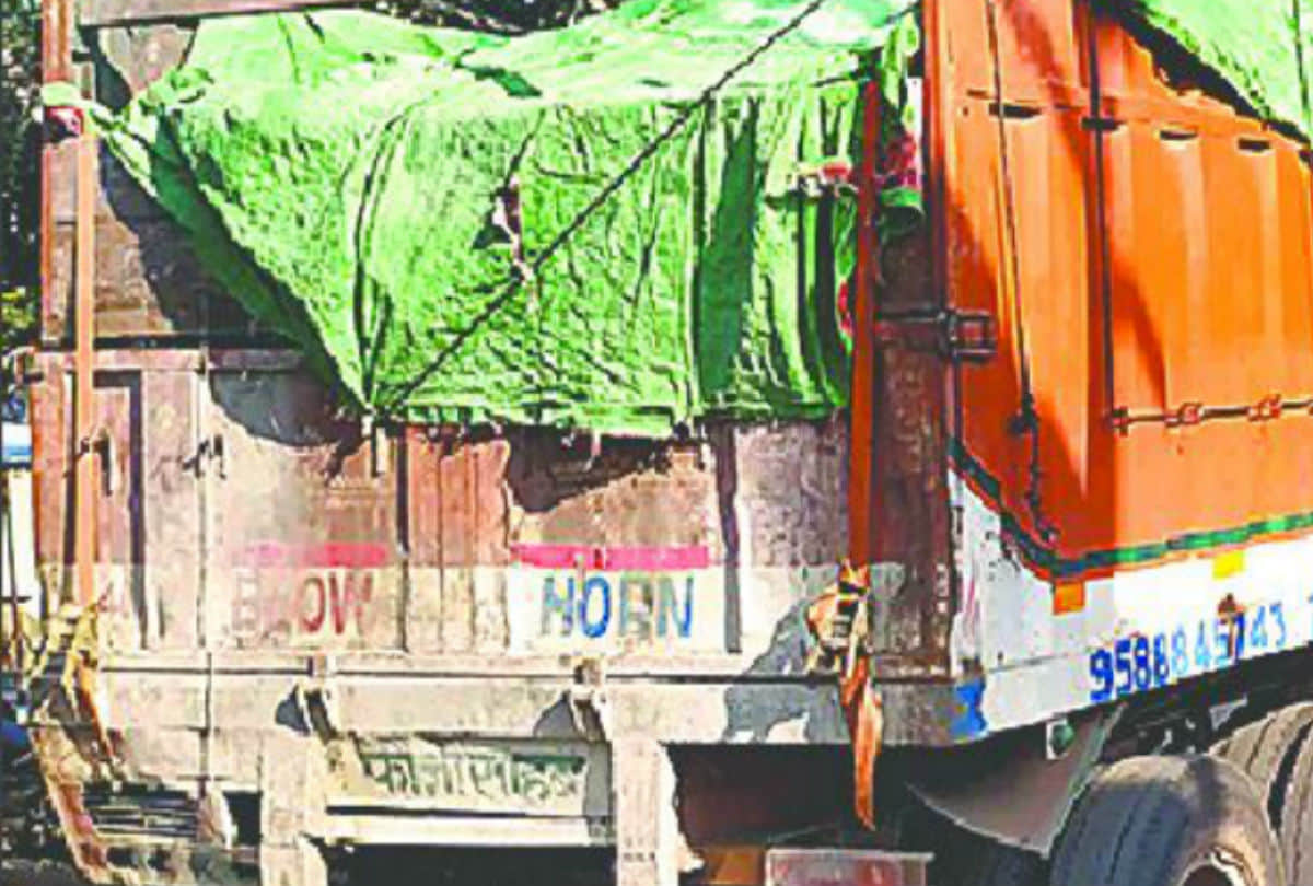 woman save her son before dies in road accident