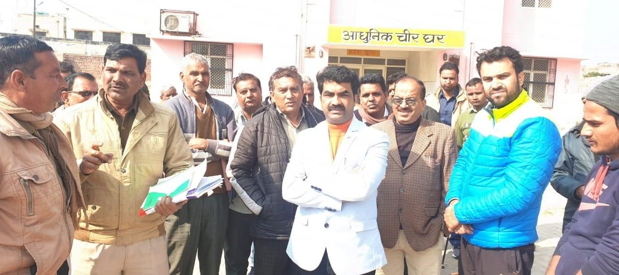 Hathras: Vehicle crushes bike rider, dies