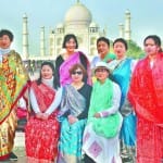 ताजमहल पर विदेशी सैलानी