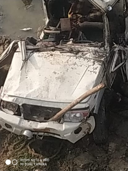 Fog havoc uncontrolled pickup kills bike, three killed in accident
