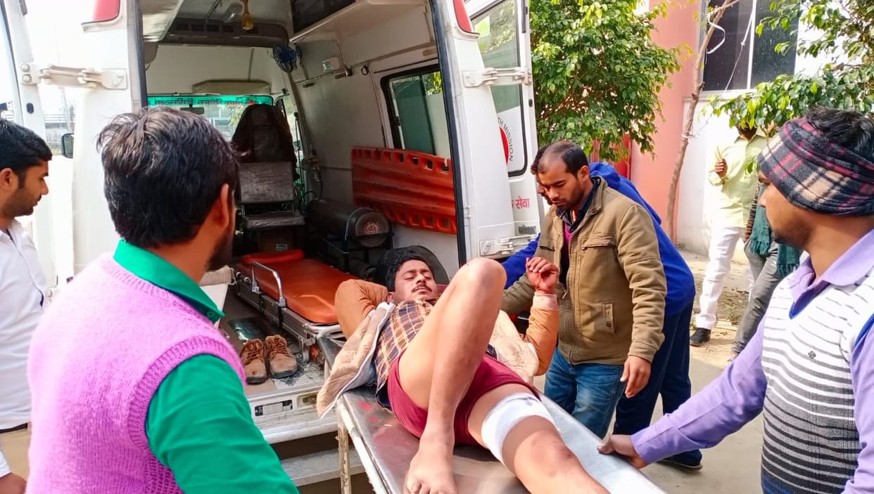 A young man injured in a revolver while drinking tea in Azamgarh