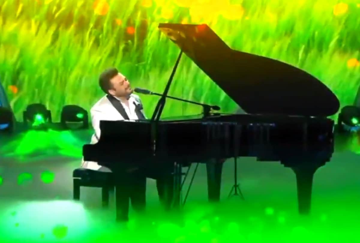 Adnan Sami Shares Mere Desh Ki Dharti Song on Republic Day 2020