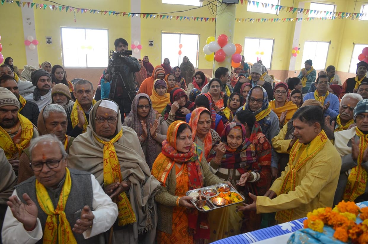 Saints don't give content, saints give hymns: Maharaj