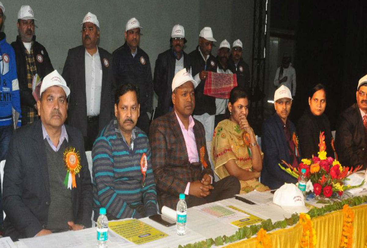 DM Agra Taking Oath for Vote BLO Rewarded News in Hindi
