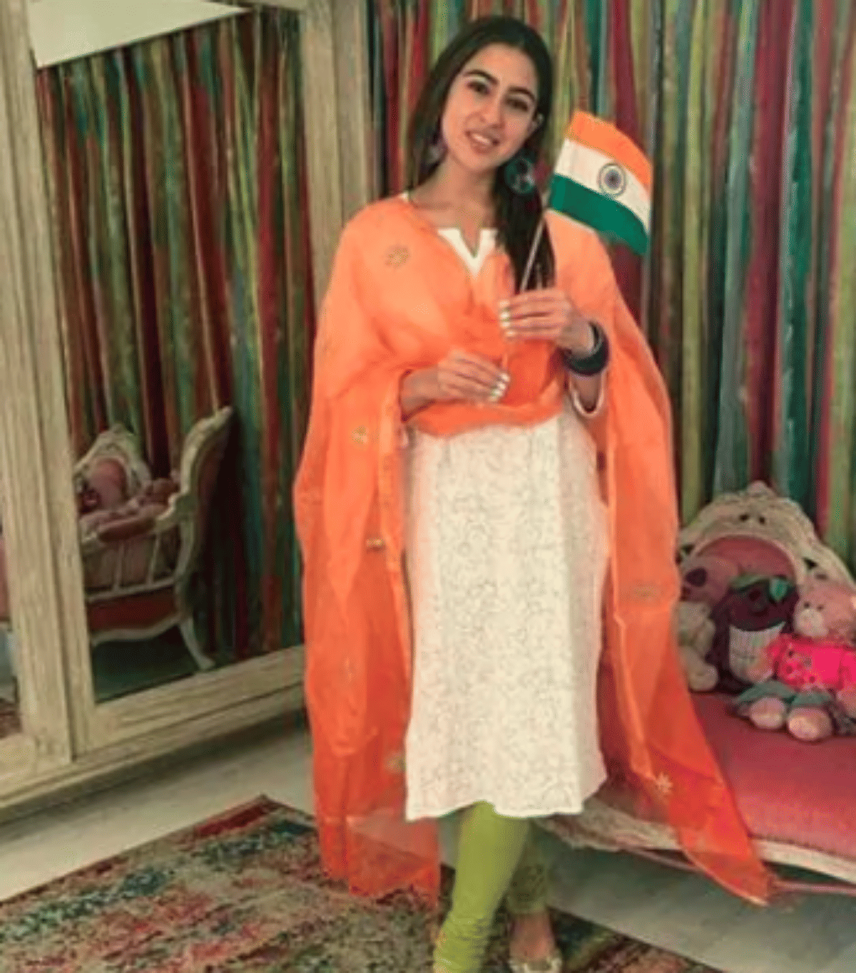 republic day 2020 sara ali khan and taimur ali khan share pictures with flag