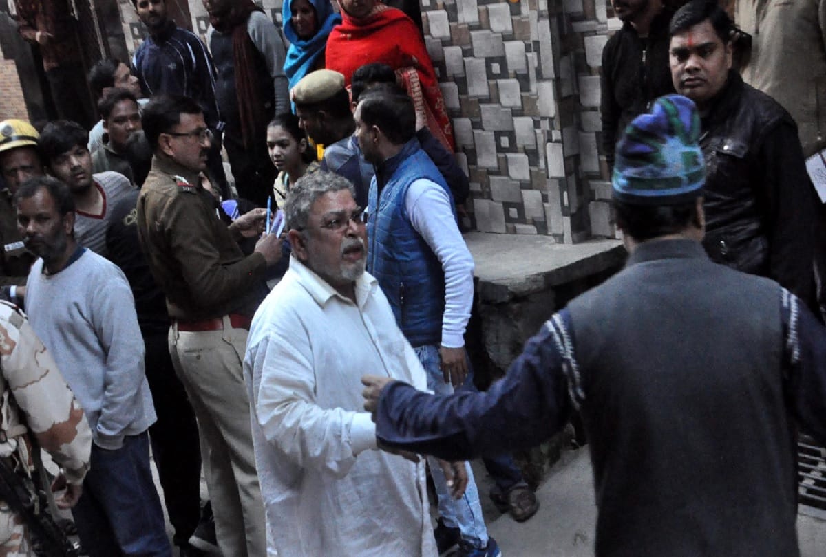 Delay in rescue due to the arrival of leaders in bhajanpura incident