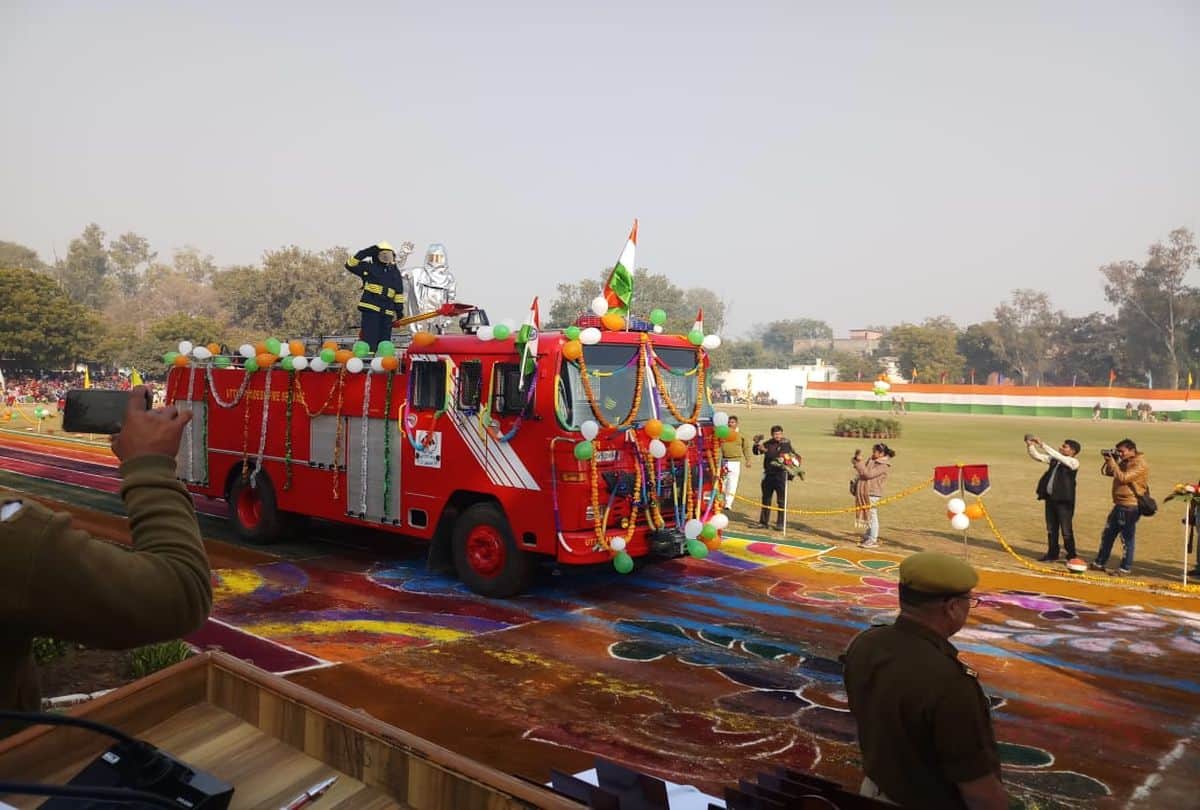 Republic Day Celebration in Agra Police Line Parade Ground Last farewell to three not three rifle