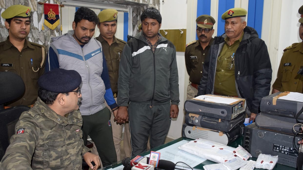 Two prize cyber criminals of 25-25 thousand arrested