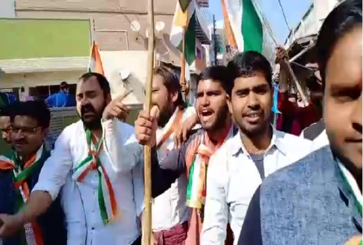 BJP MLA son slogans nathuram godse zindabad 