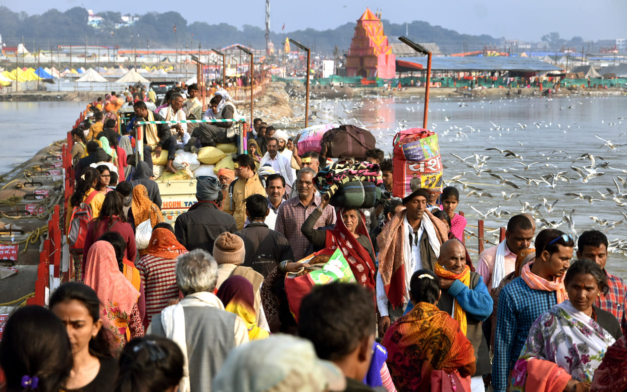 On the second day of Amavasya, lakhs of devotees took a silent dip