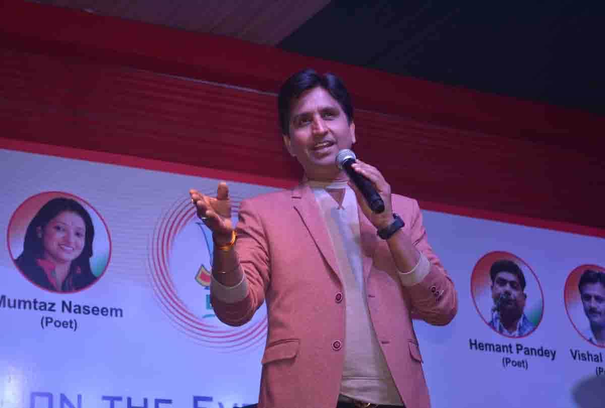 Kumar Vishwas targets Hindu Mahasabha leader over his remark