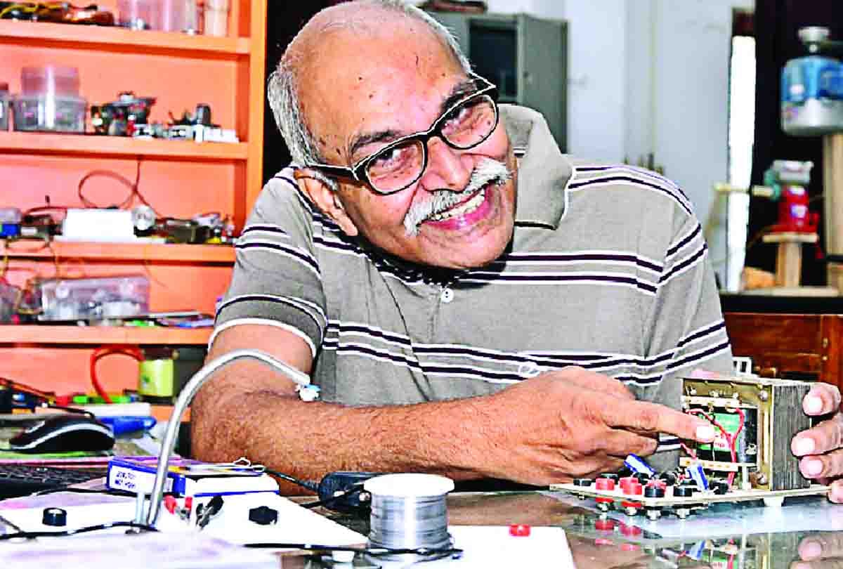 IIT Retired Professor HC Verma get Padma Shri award