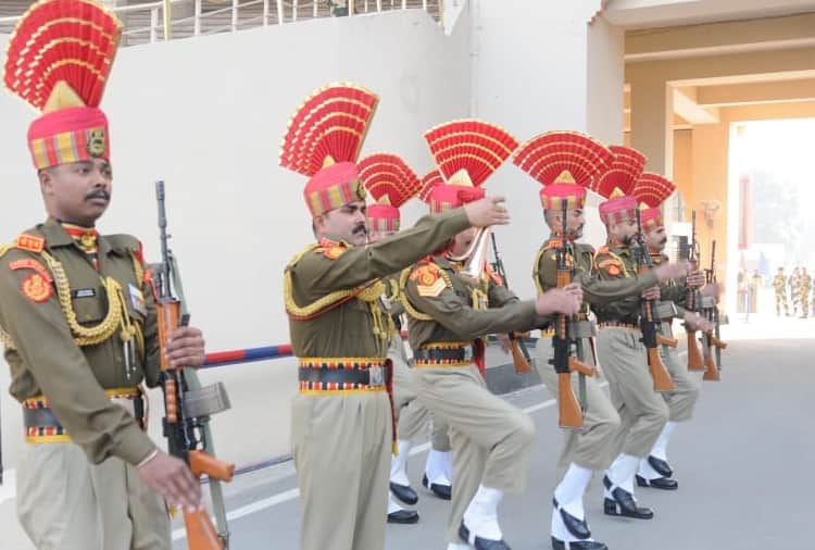 Republic Day 2020: Beating retreat ceremony At Attari Border on Republic Day