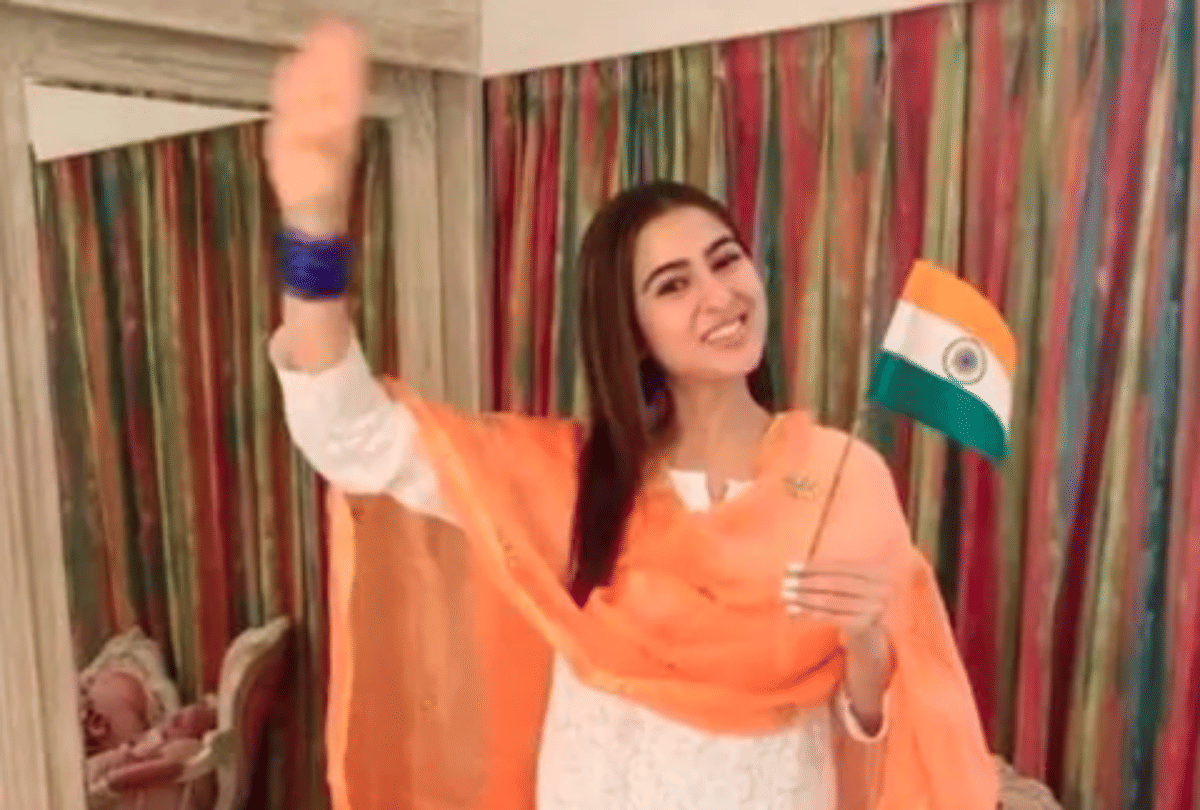republic day 2020 sara ali khan and taimur ali khan share pictures with flag