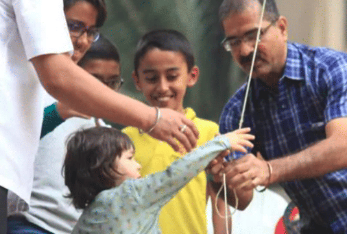 republic day 2020 sara ali khan and taimur ali khan share pictures with flag