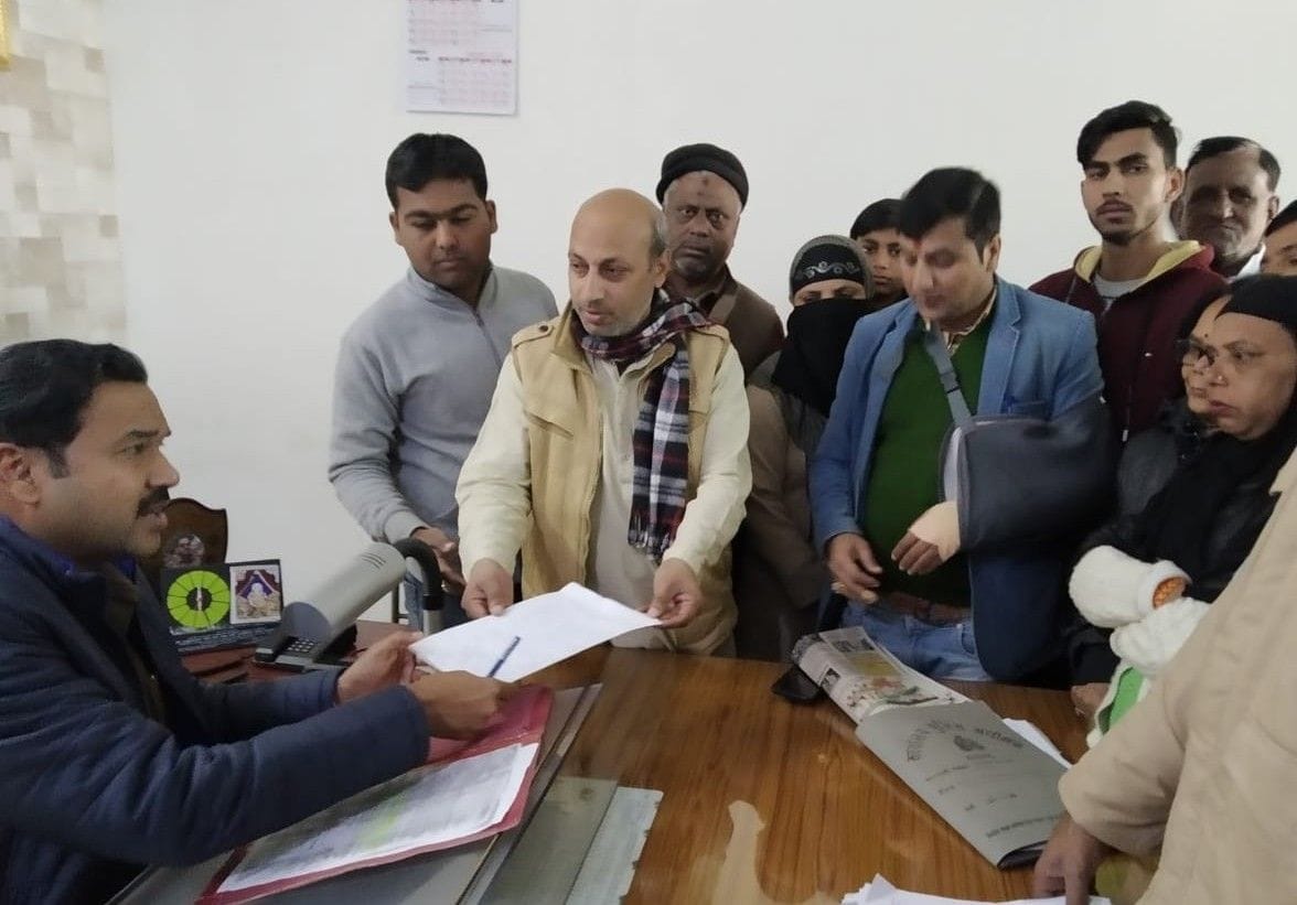 Hathras: Congress submits memorandum to ASP to protest against the arrest of Congress leader
