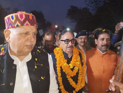 Ganga Yatra: A grand welcome with Jai Ghosh as he enters the border of Ghazipur.