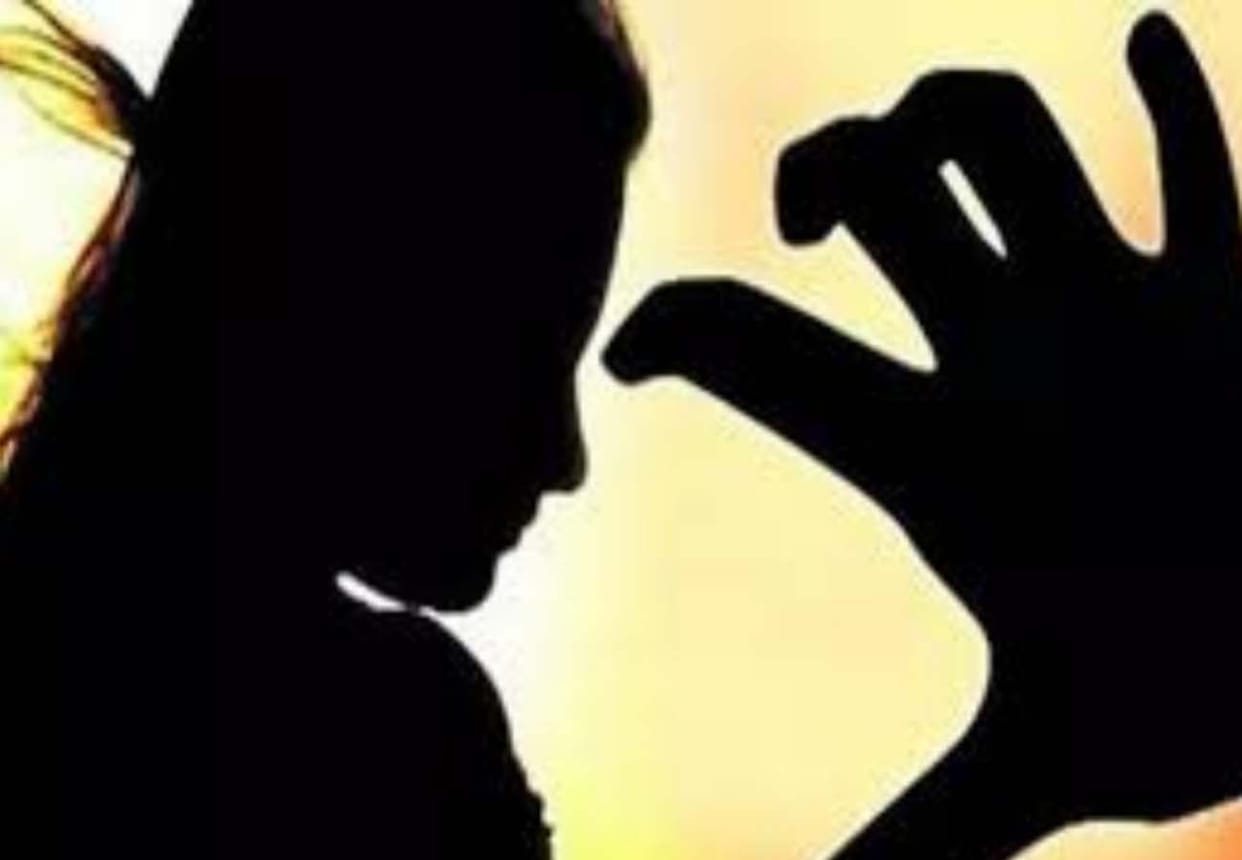 trying to misdeed with teenager in Mahoba