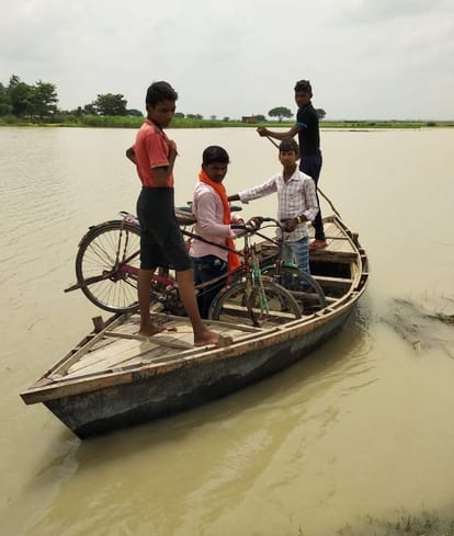 A village where traffic from the footpath still being used, a boat is built in the rainy season