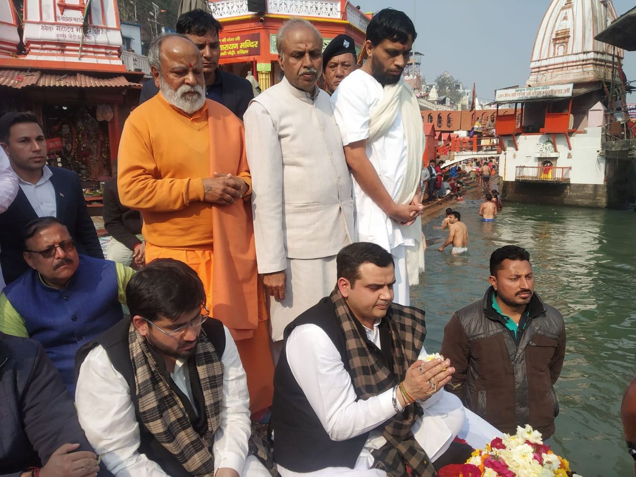 The bones of former MP Ashwini Chopra flowed into the Ganges