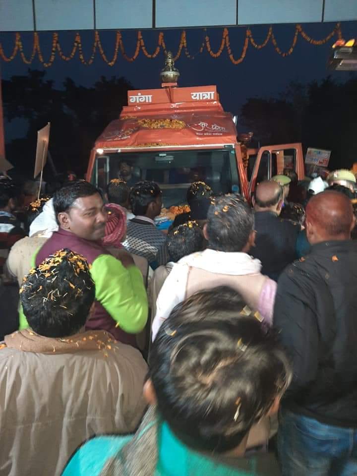 Ganga Yatra: A grand welcome with Jai Ghosh as he enters the border of Ghazipur.