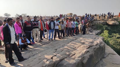 The craze of a selfie taken in the face of death in Purvanchal is astonishing report