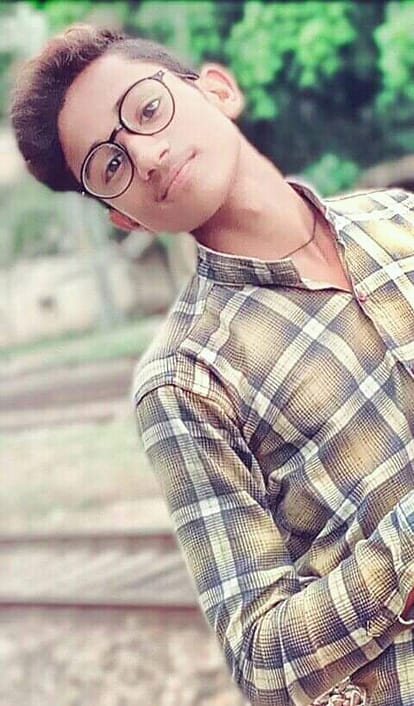 The craze of a selfie taken in the face of death in Purvanchal is astonishing report