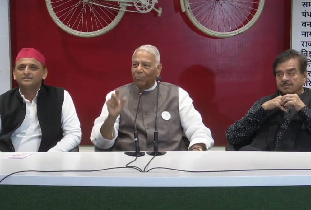 Akhilesh Yadav and Yashwant Sinha Press Conference in Lucknow.