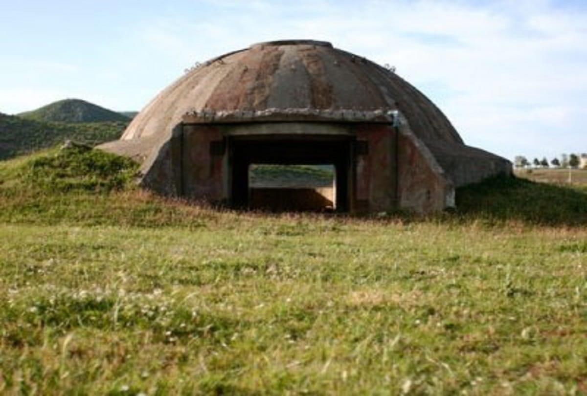 albania dictator enver hoxha who built 13 thousand bunkers in his country