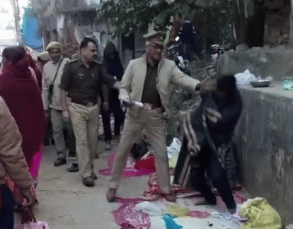 Balua sho kick a man video gone viral on mauni amavasya in chandauli